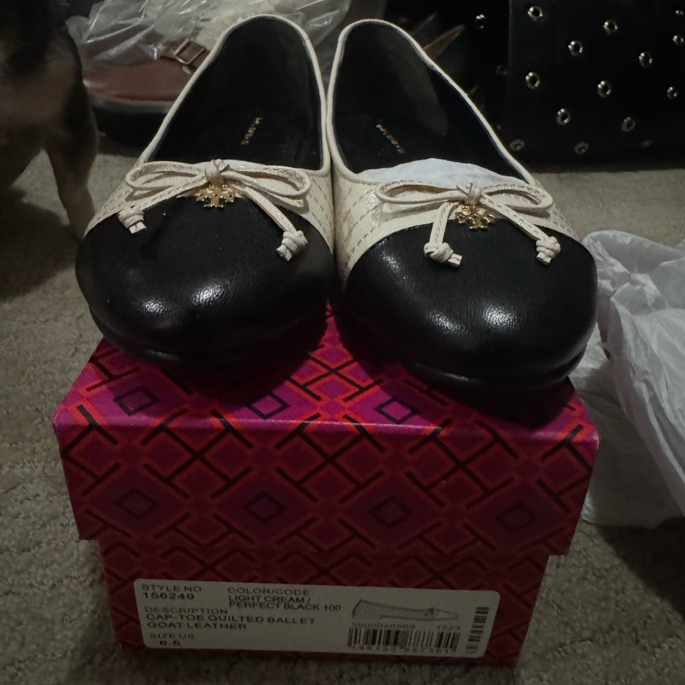 Tory Burch Black and Cream Bow Flats - Picture 2 of 8